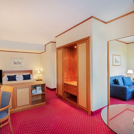 Hotel Crowne Plaza Milan Linate By Ihg San Donato Milanese Esterno foto