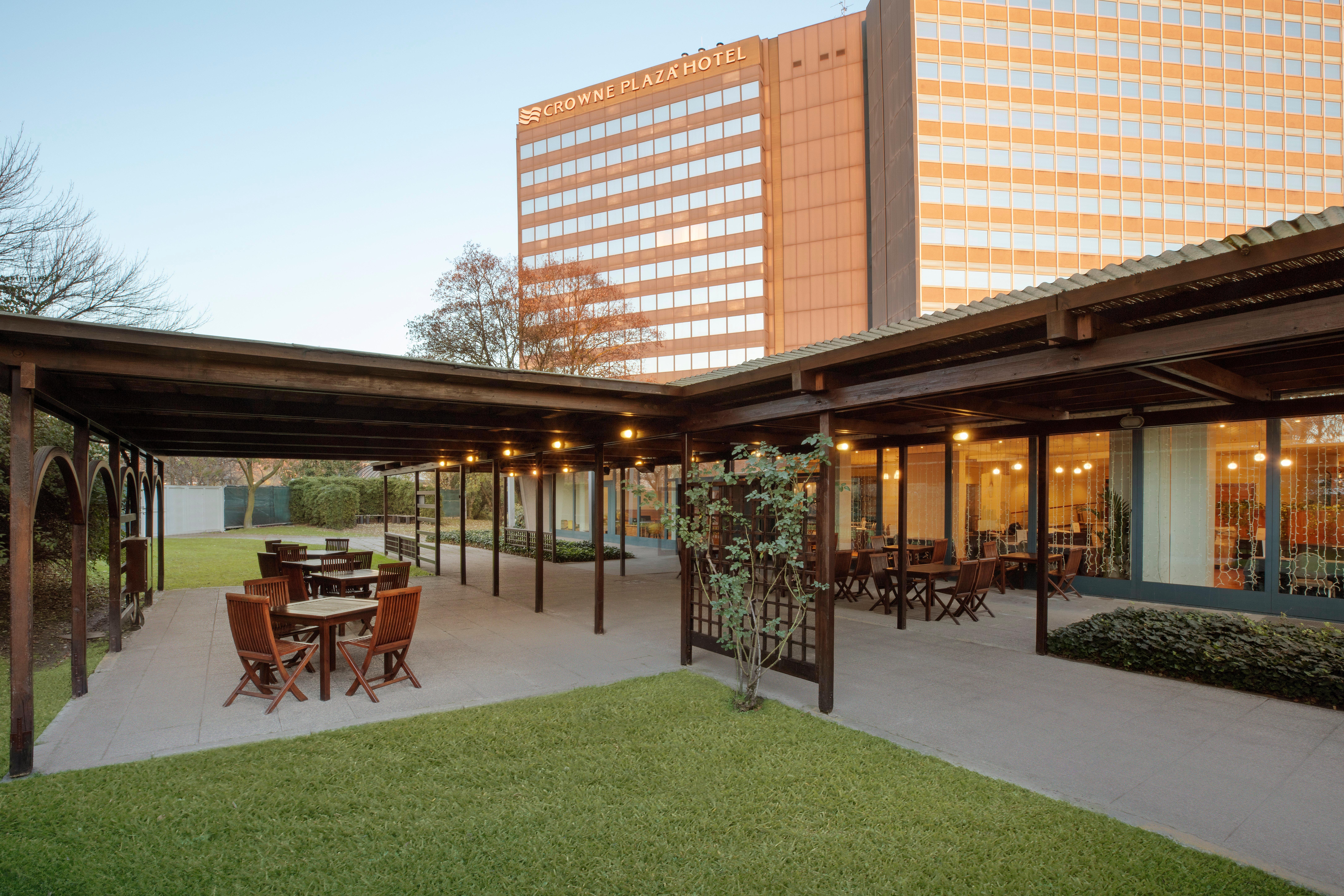Hotel Crowne Plaza Milan Linate By Ihg San Donato Milanese Esterno foto