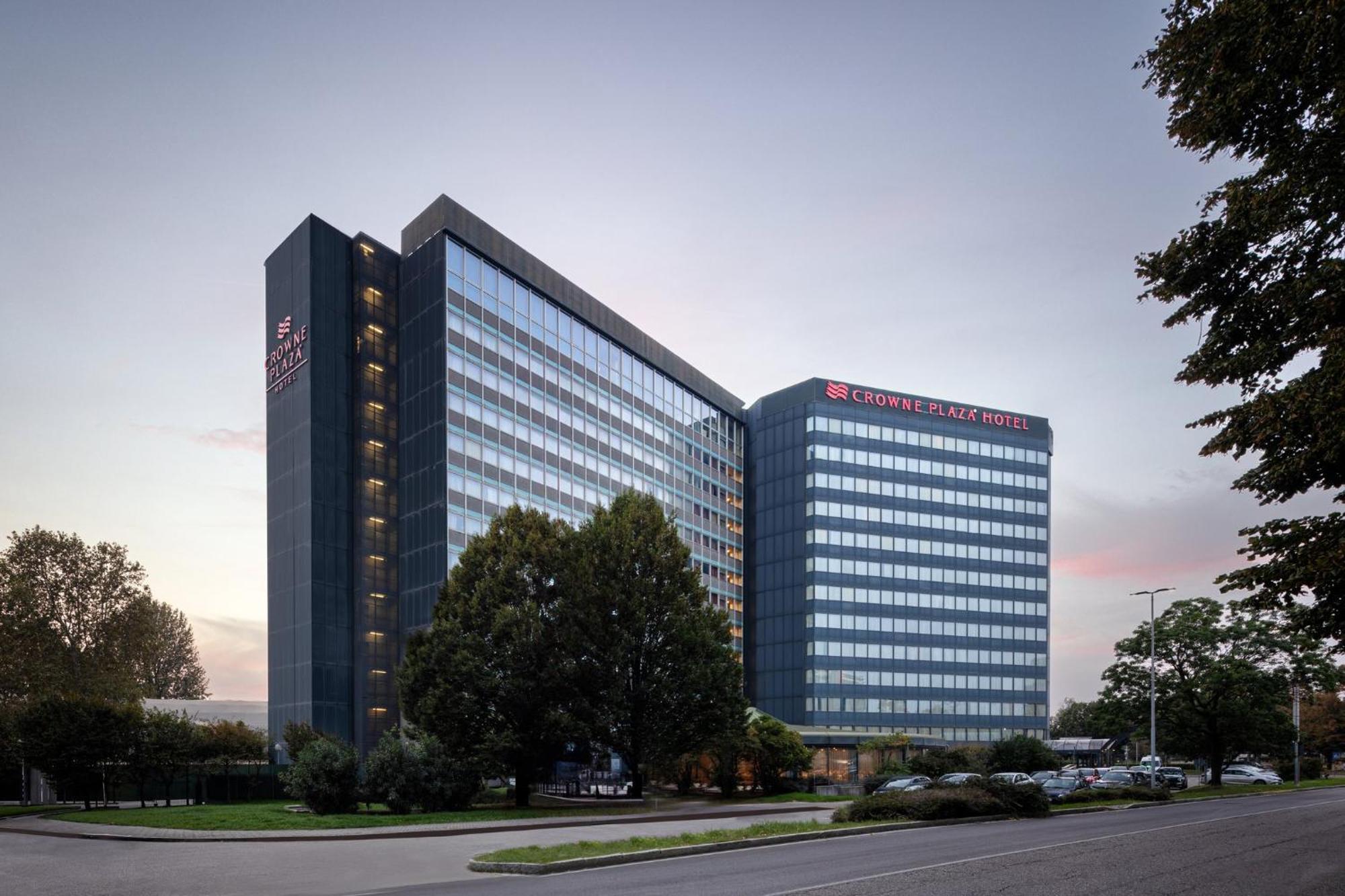 Hotel Crowne Plaza Milan Linate By Ihg San Donato Milanese Esterno foto