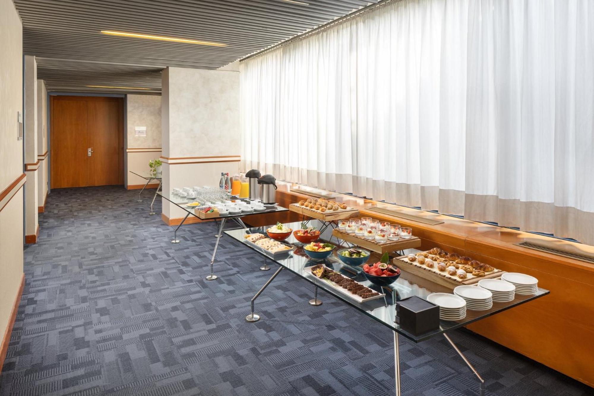 Hotel Crowne Plaza Milan Linate By Ihg San Donato Milanese Esterno foto