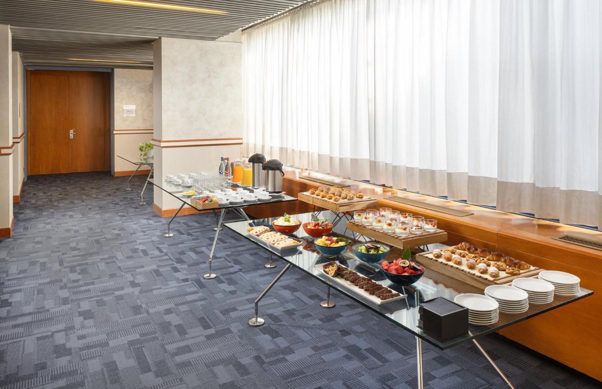 Hotel Crowne Plaza Milan Linate By Ihg San Donato Milanese Esterno foto