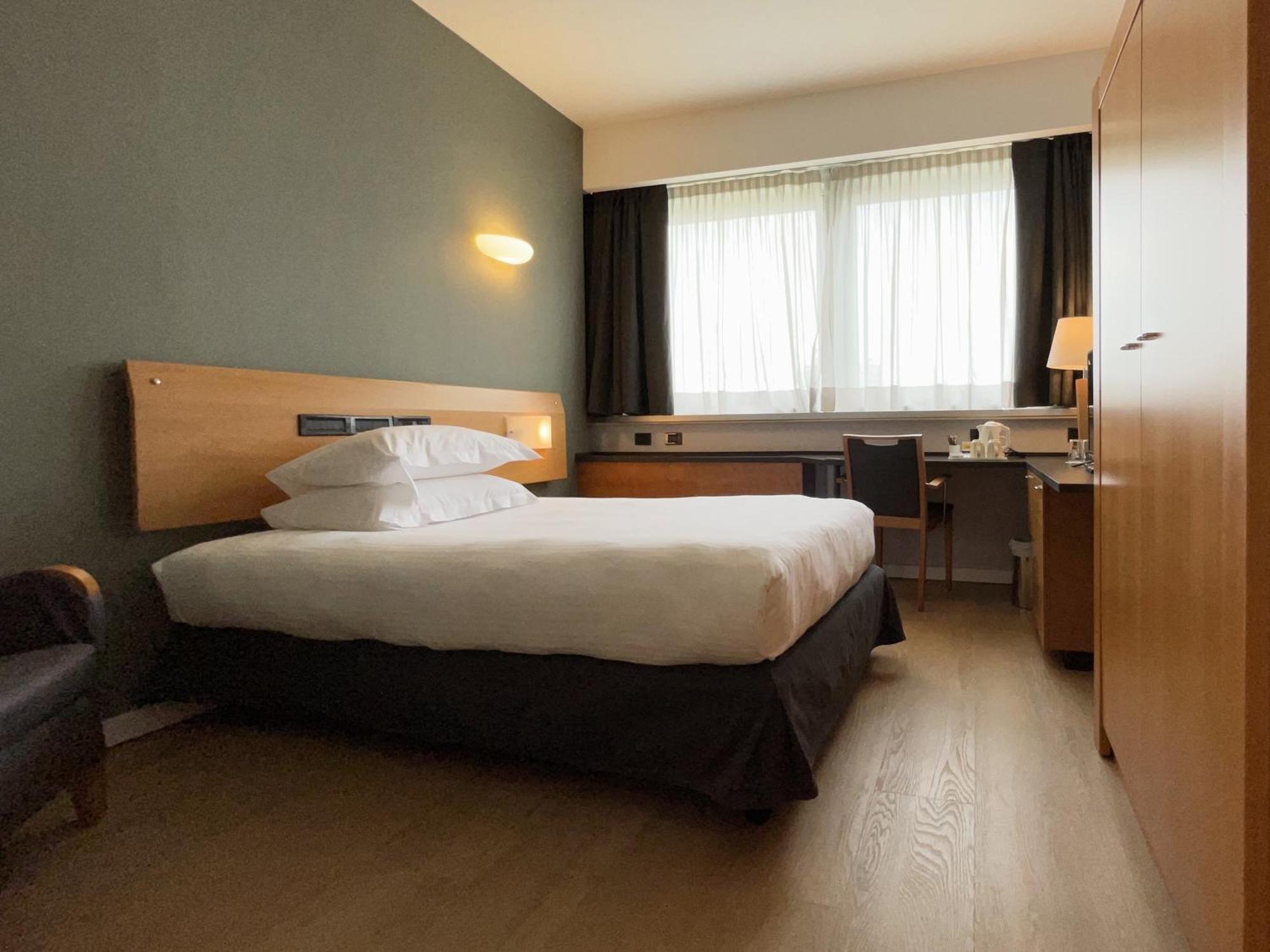 Hotel Crowne Plaza Milan Linate By Ihg San Donato Milanese Esterno foto