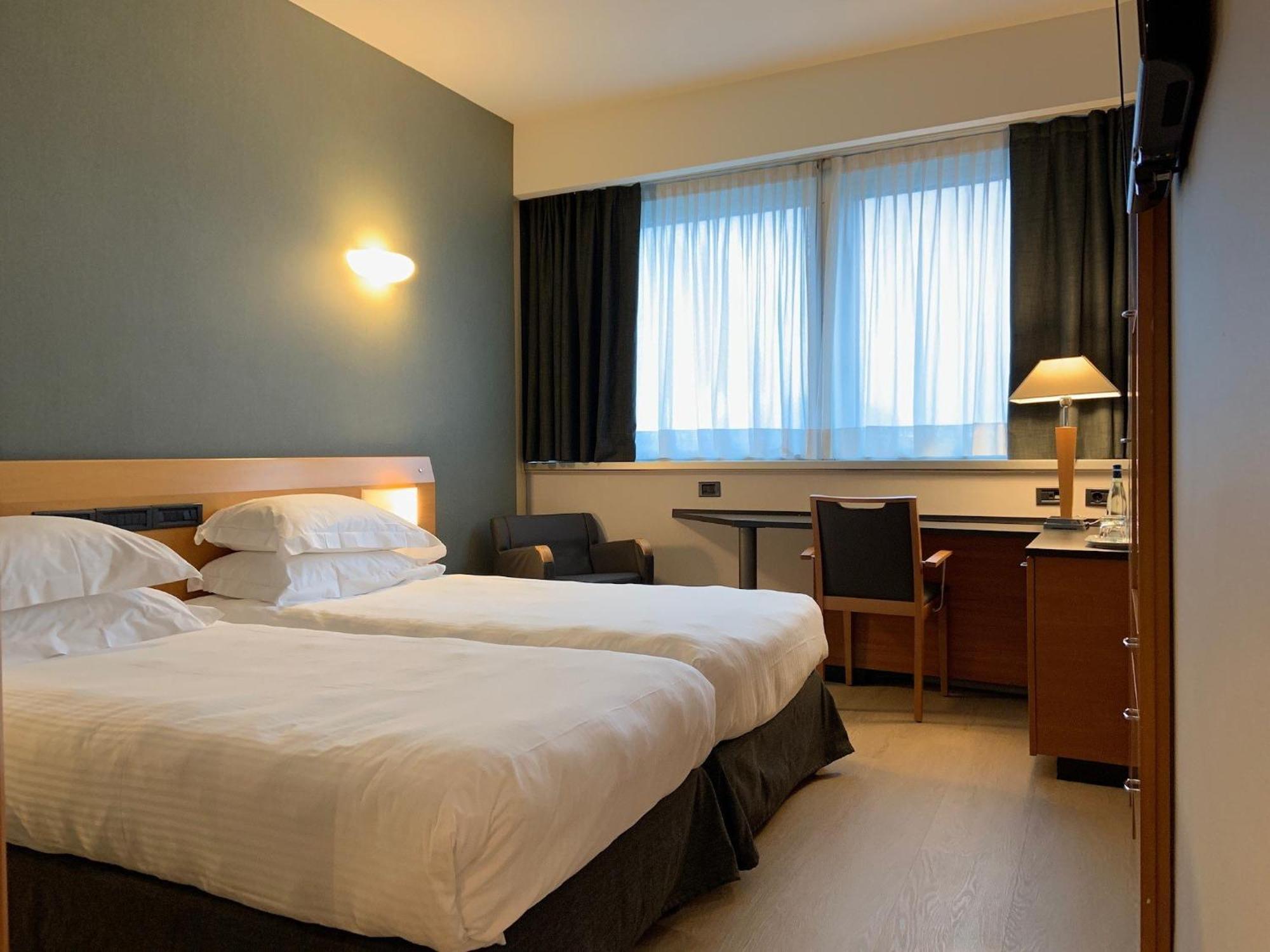 Hotel Crowne Plaza Milan Linate By Ihg San Donato Milanese Esterno foto
