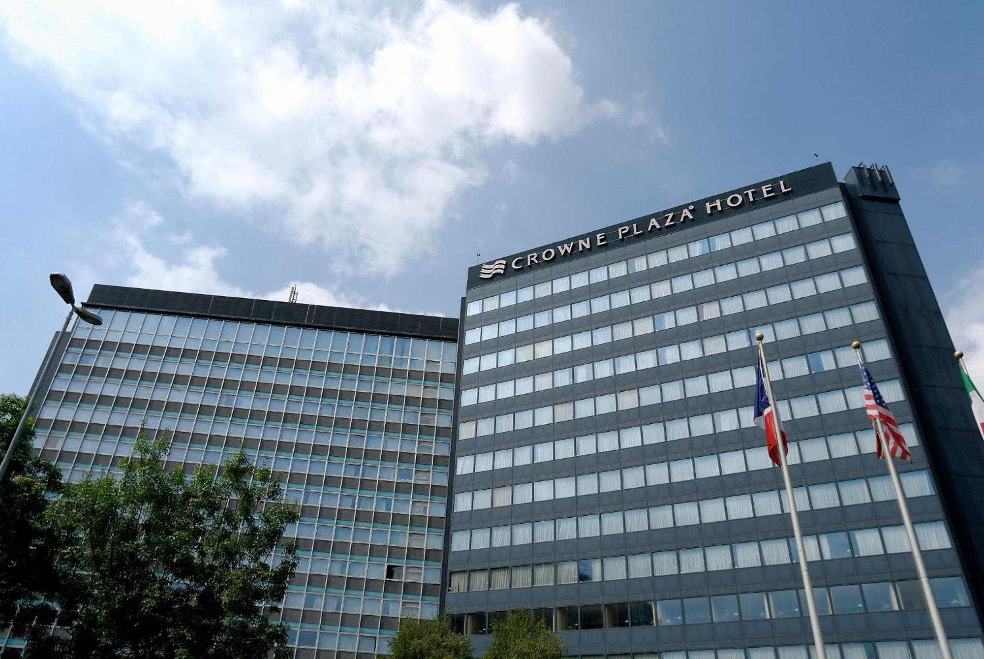 Hotel Crowne Plaza Milan Linate By Ihg San Donato Milanese Esterno foto