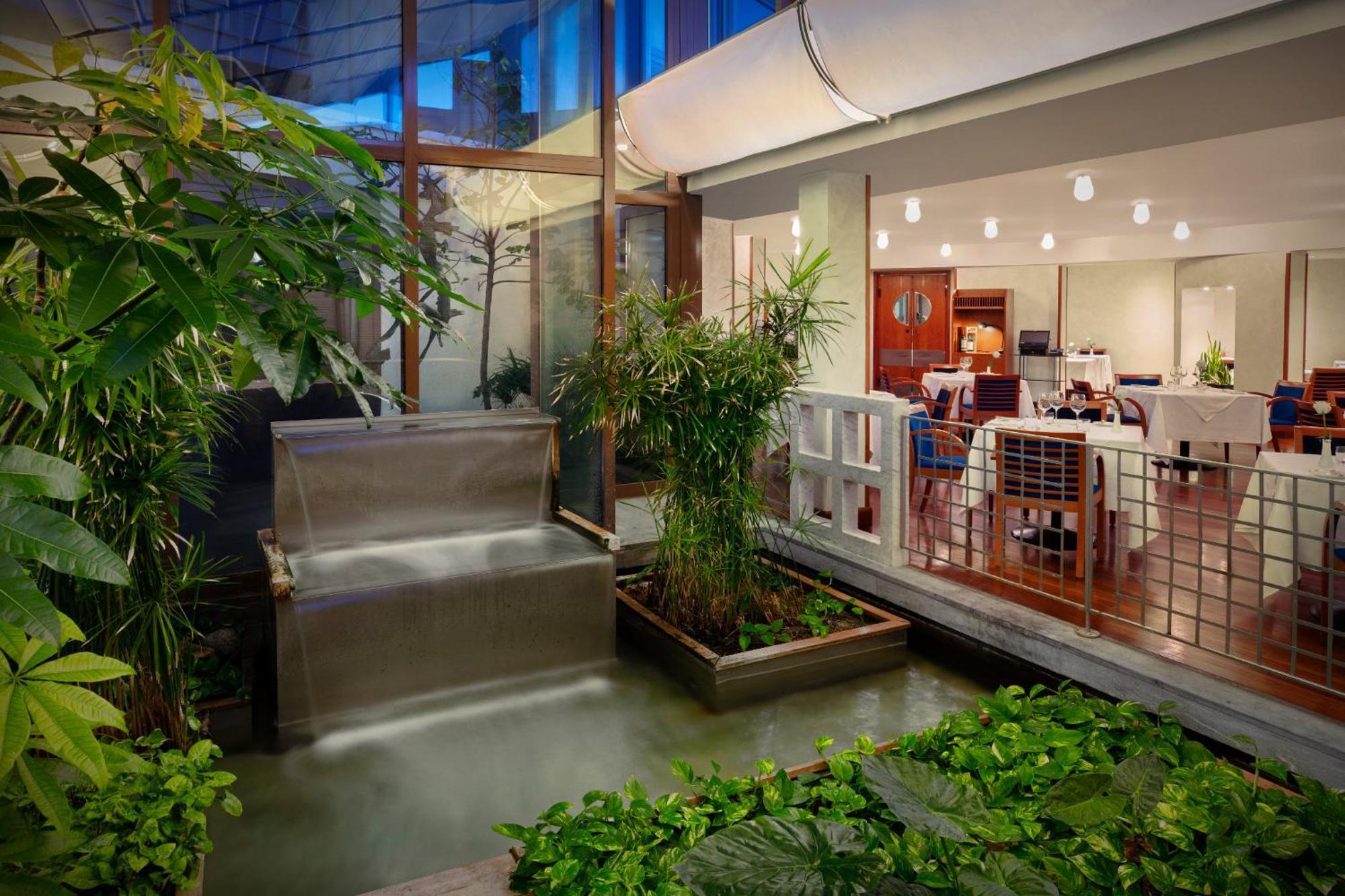 Hotel Crowne Plaza Milan Linate By Ihg San Donato Milanese Esterno foto